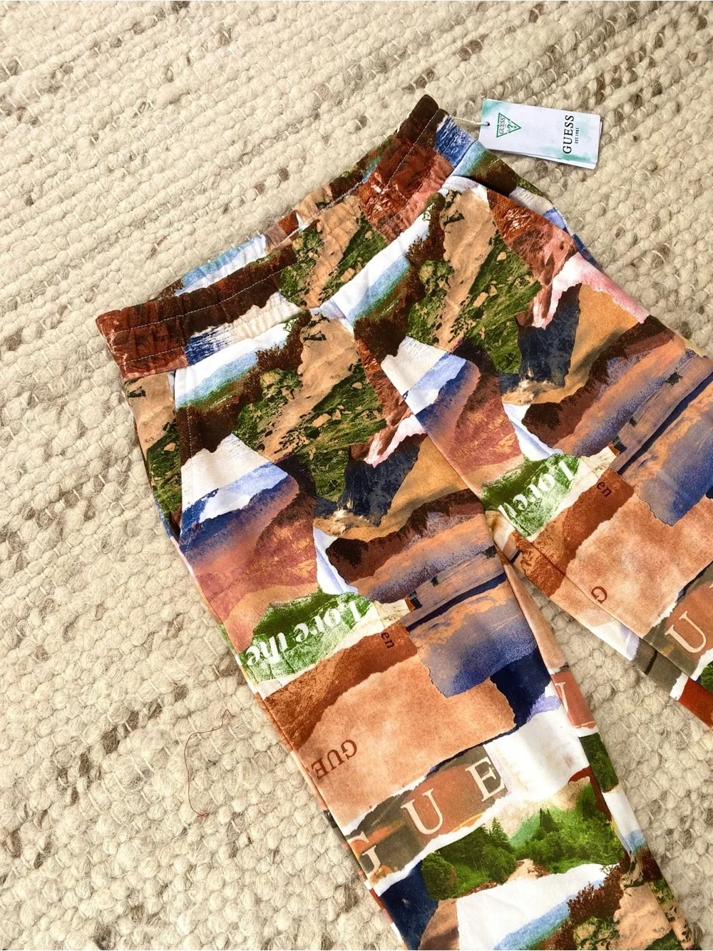 GUESS NWT Cotton Scenic Landscape Print Joggers, Size 8